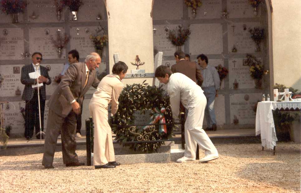 Cava Manara 1989 - Inaugurazione del monumento avisino in memoria dei Donatori defunti nel cimitero di Mezzana Corti
