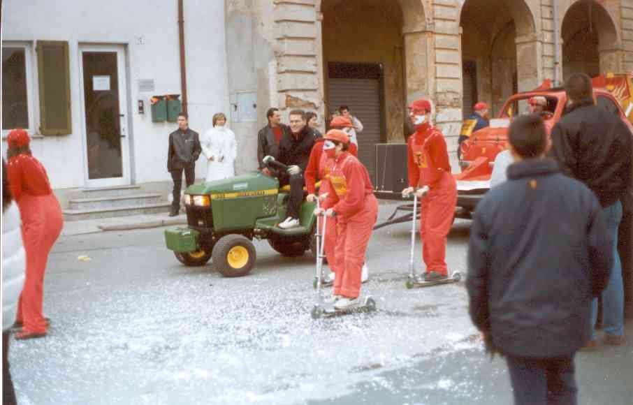 Carnevale a Cava Manara - Il Team Ferrari
