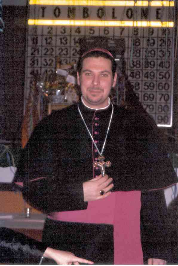 Carnevale a Cava Manara - Mons. Vescovo in comntemplazione